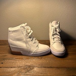 Sorel wedges! Never worn